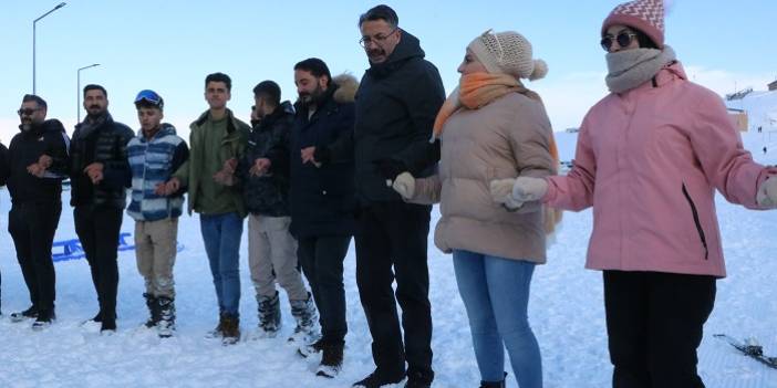 Hakkari Kayak sezonu Halaylarla açıldı