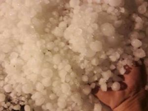 Çukurca'da Mayıs ayında dolu yağdı!