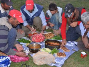 Yüksekovalı çobanların iftar sofrası