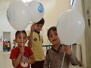 Hakkari 'Mobil Gençlik Merkezi' sınırdaki çocukları sevindirdi
