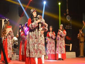 Hakkari'de Kültürlerin Dansı ile Reng-i programına yoğun ilgi