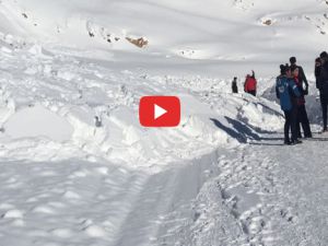 Hakkari'de Kayak tesisi yoluna çığ düştü