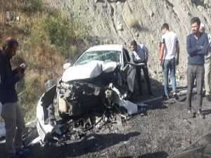 Hakkari Van karayolunda trafik kazası: 2'si ağır 6 yaralı