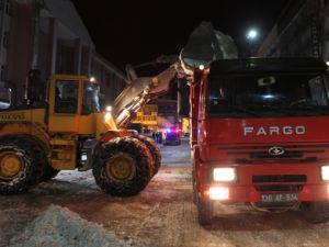 Hakkari Belediyesinden gece mesaisi