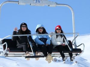 Hakkari kayak merkezi dolup taştı